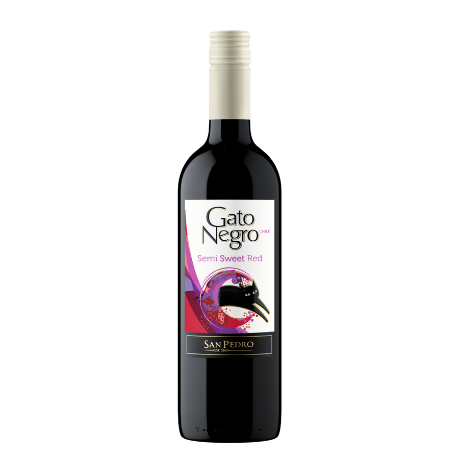 Gato Negro Semi Sweet Red Chile 750 ML bottle with rich red wine and Chilean terroir labeling